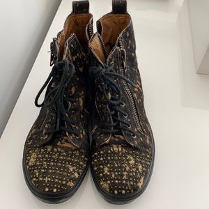 Ponyhair studded sneakers